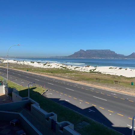 On The Beach Front Sea Spray Apartment Bloubergstrand Exterior photo