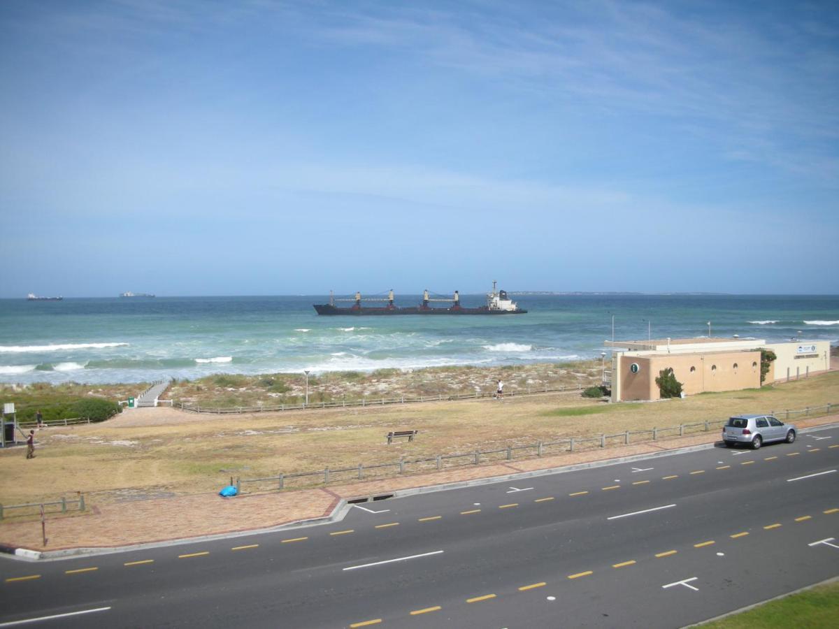 On The Beach Front Sea Spray Apartment Bloubergstrand Exterior photo