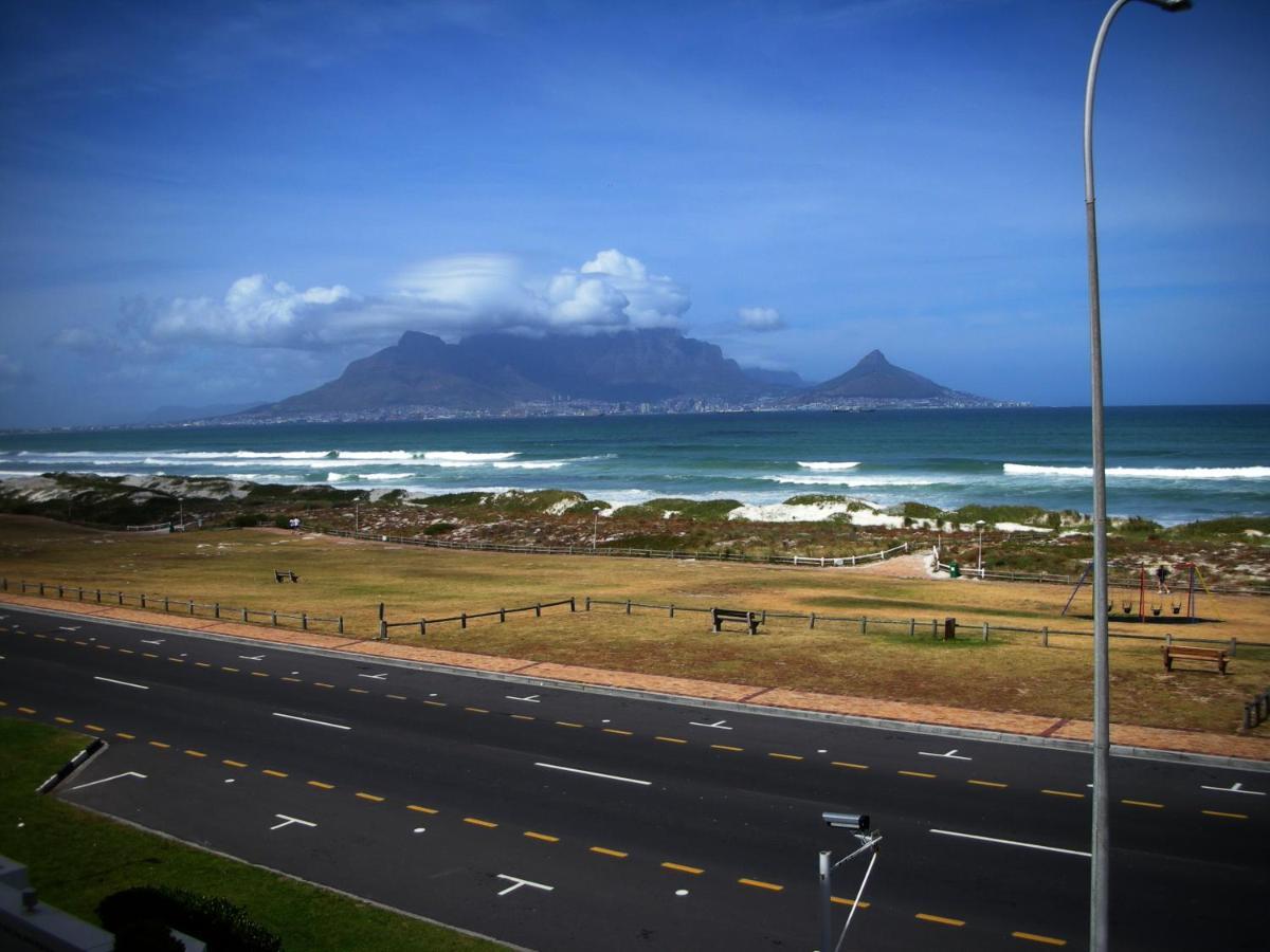 On The Beach Front Sea Spray Apartment Bloubergstrand Exterior photo