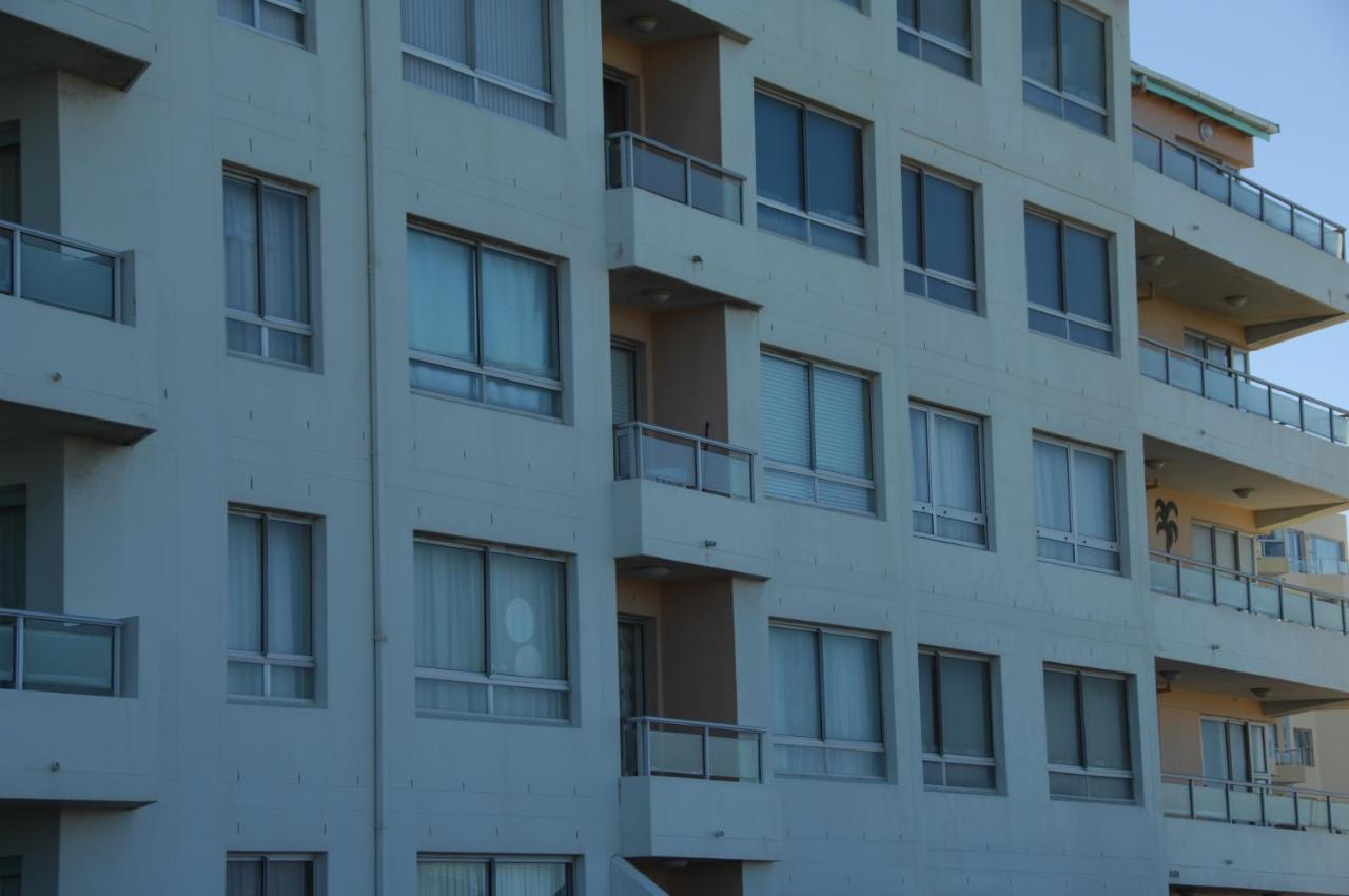 On The Beach Front Sea Spray Apartment Bloubergstrand Exterior photo