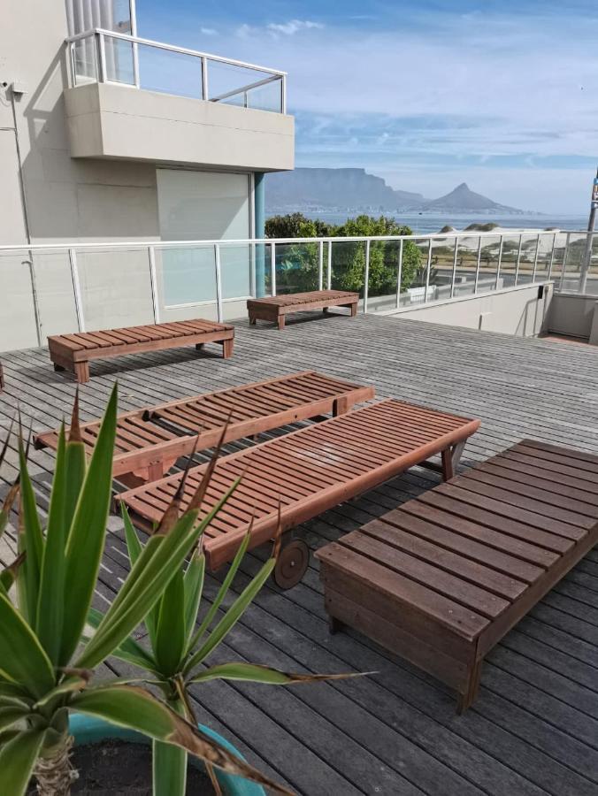 On The Beach Front Sea Spray Apartment Bloubergstrand Exterior photo