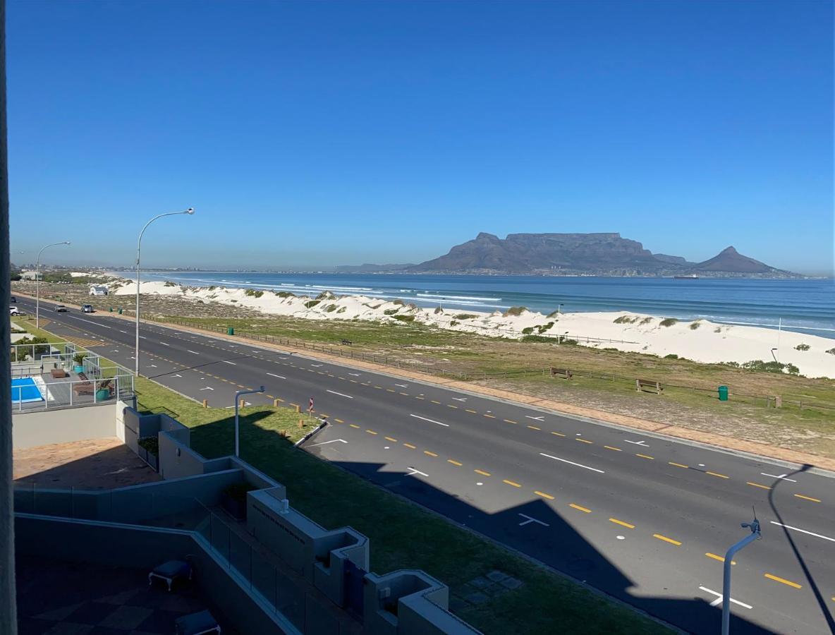 On The Beach Front Sea Spray Apartment Bloubergstrand Exterior photo